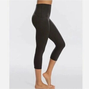 Spanx Black Lamn Cropped 20099R  Leggings, women’s size Small (2-4)